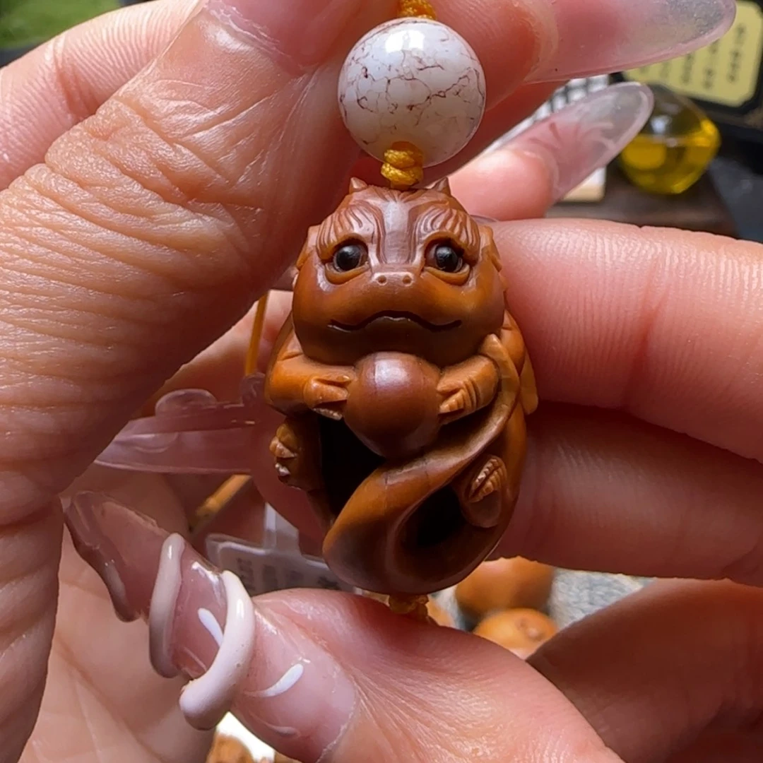 【闪购商品】橄榄核手串镂空龙蛋宝宝