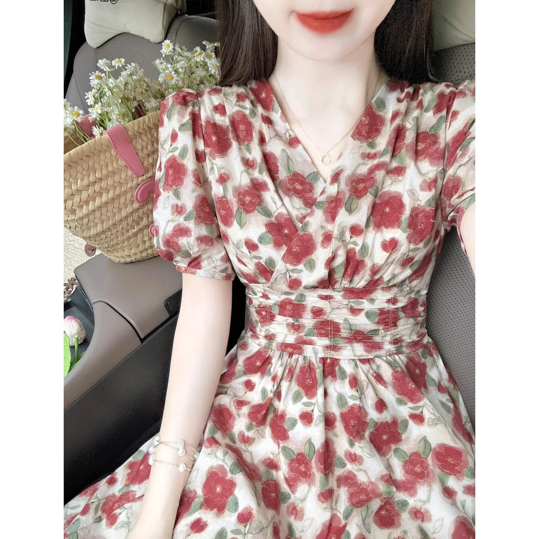 2025茶歇法式v领碎花高腰显瘦气质连衣裙女夏季女神范高级感裙子