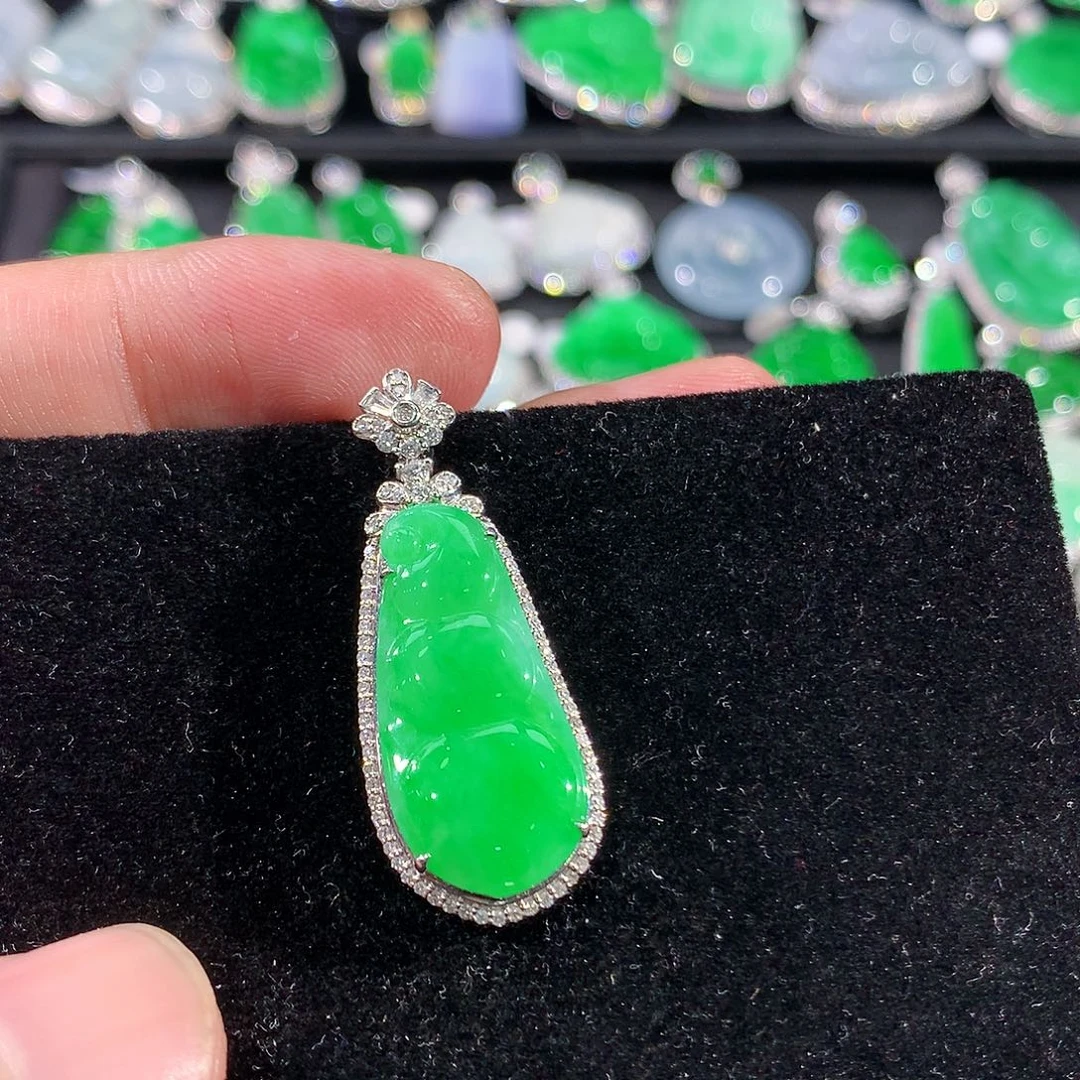 翡翠18K金镶嵌颈饰