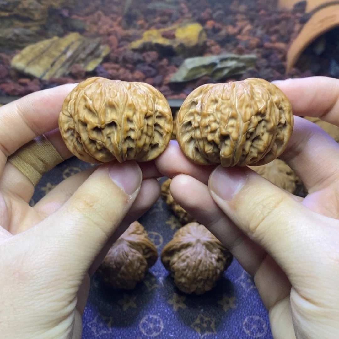 文玩核桃吊坠涞水山地磨盘对歪蝴蝶