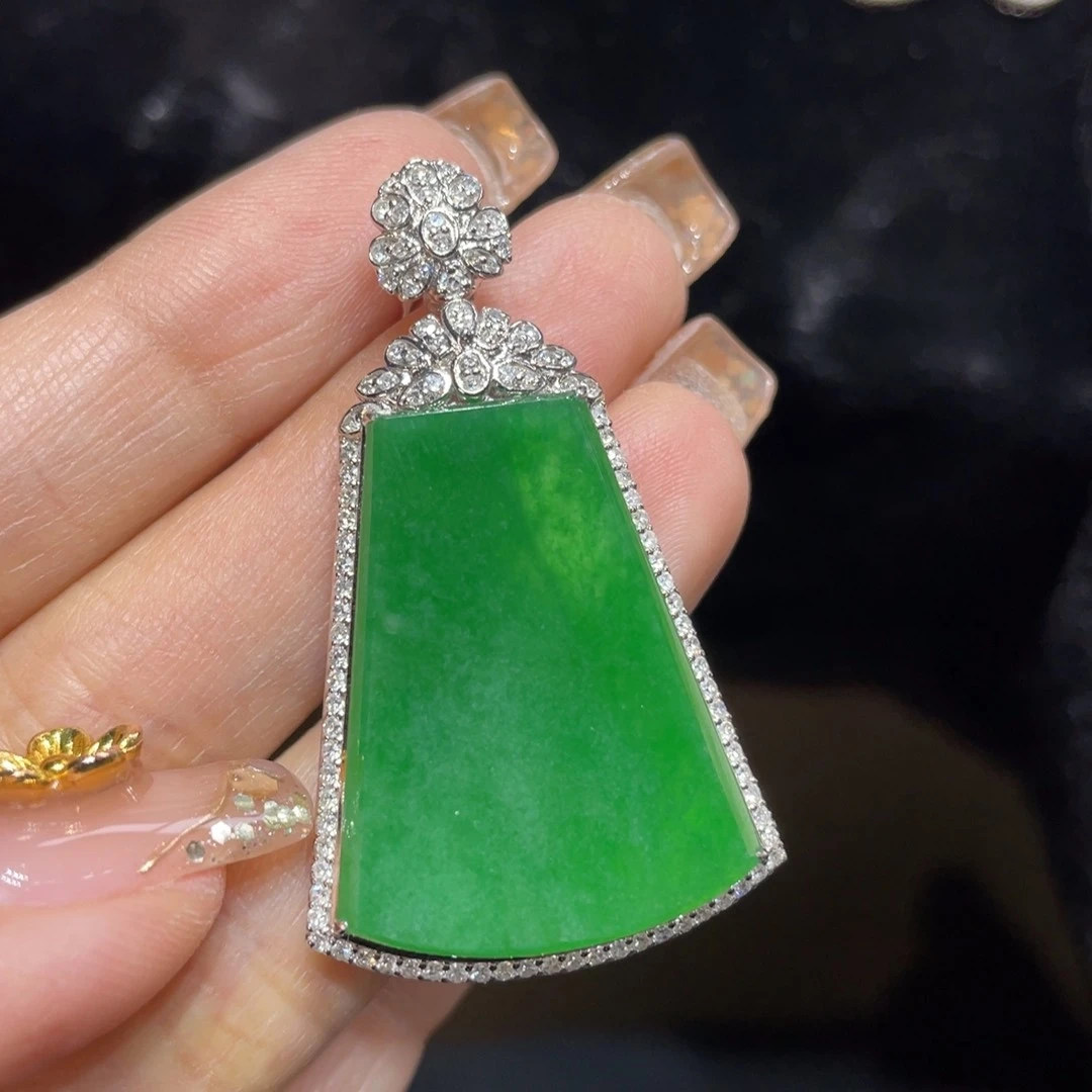 翡翠颈饰18K金镶嵌天然缅甸翡翠