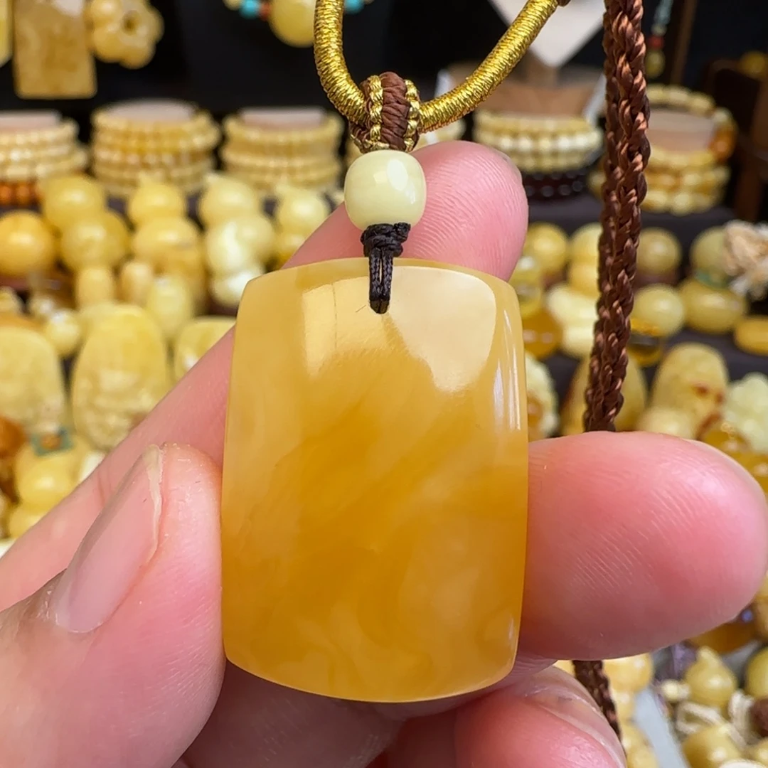 琥珀未镶嵌套链天然俄料鸡油黄蜜蜡无事牌吊坠