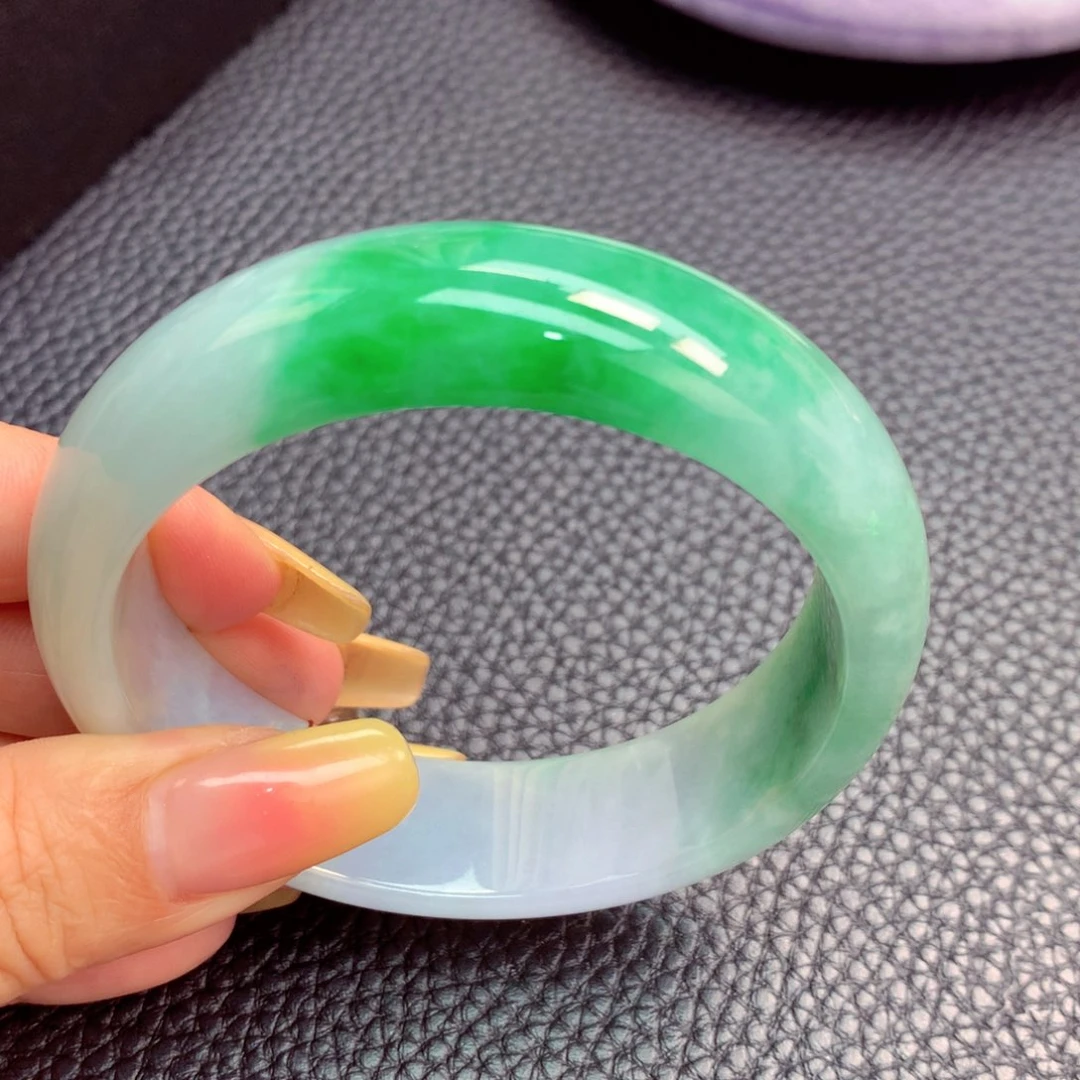 翡翠手镯未镶嵌缅甸