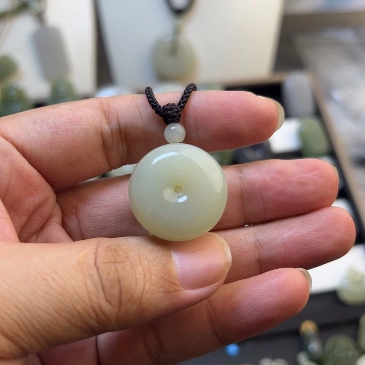 和田玉未镶嵌吊坠(不含链)?66）