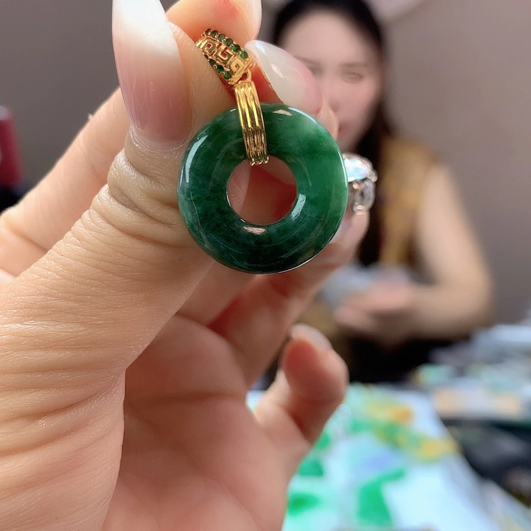 翡翠未镶嵌颈饰翡翠