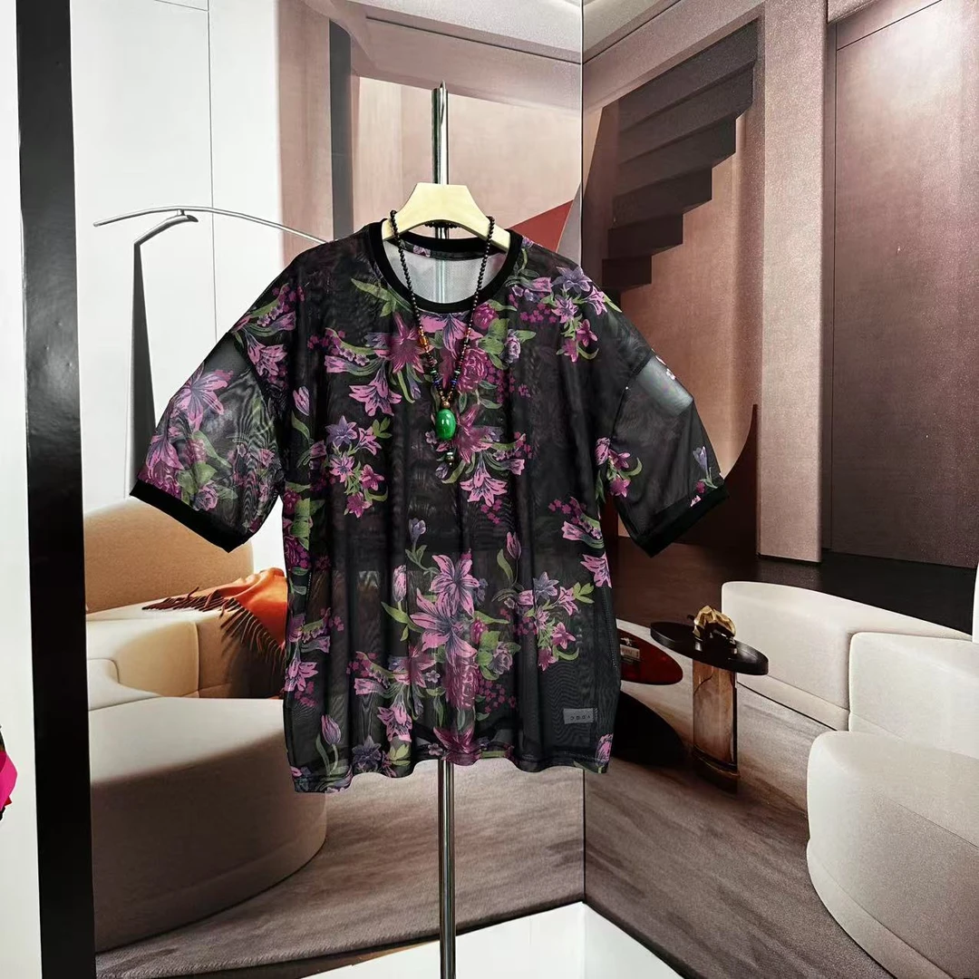 黑喇叭花2025新款时尚宽松妈妈装上衣女士夏季黑色中长款印花圆领