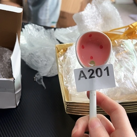 摆件……………………………………………………………………