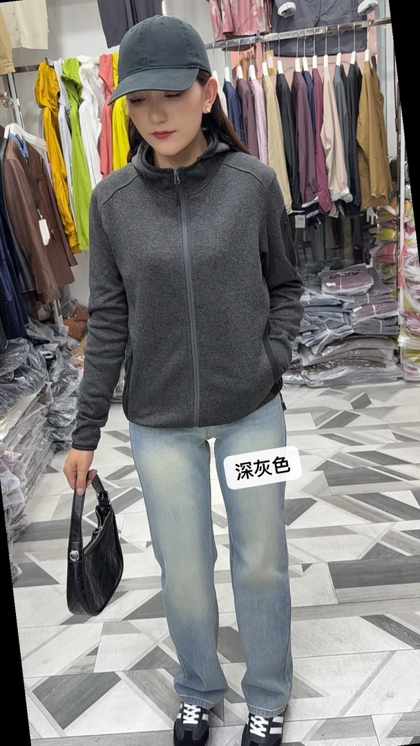 带帽休闲外套 面料透气时尚