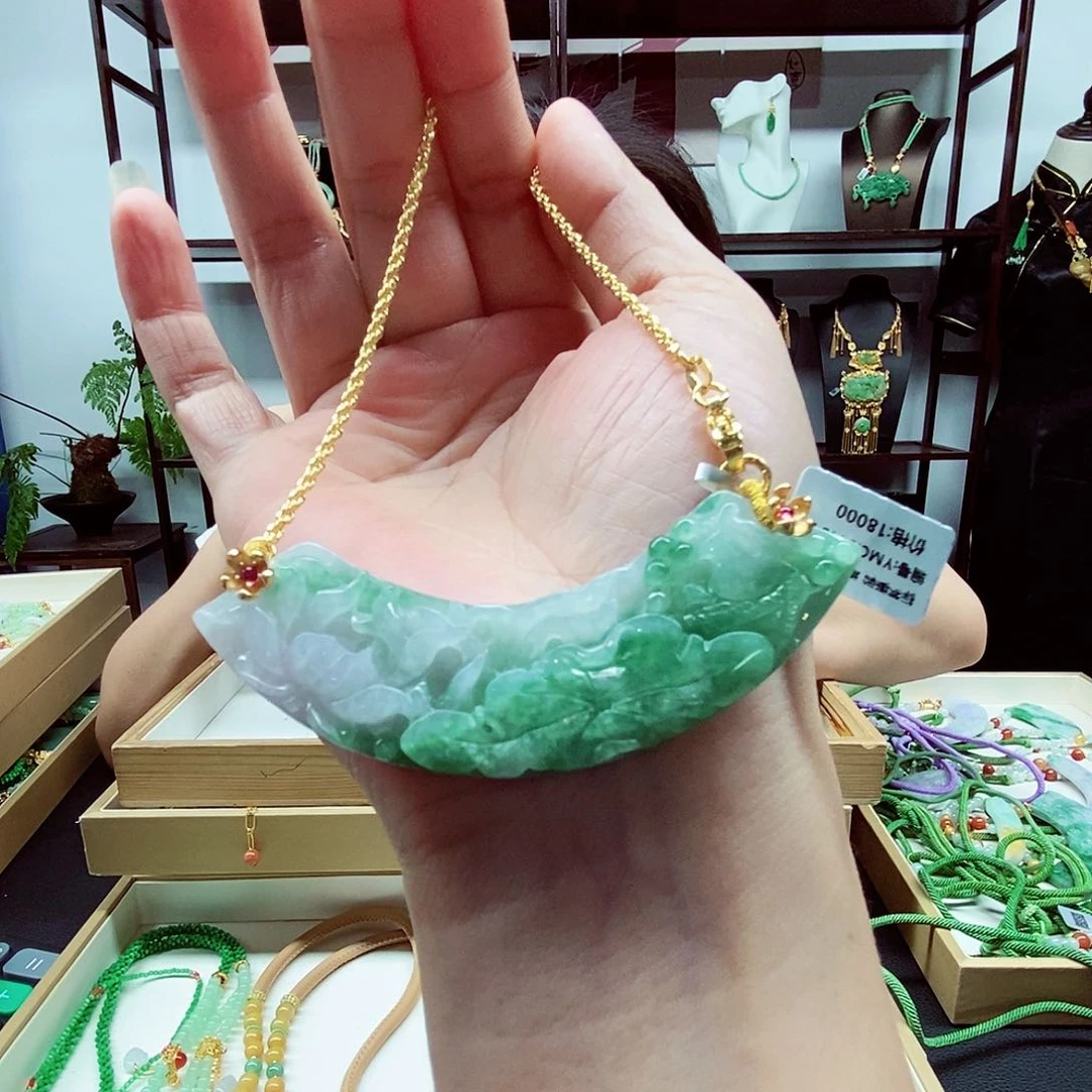 翡翠未镶嵌颈饰吊坠