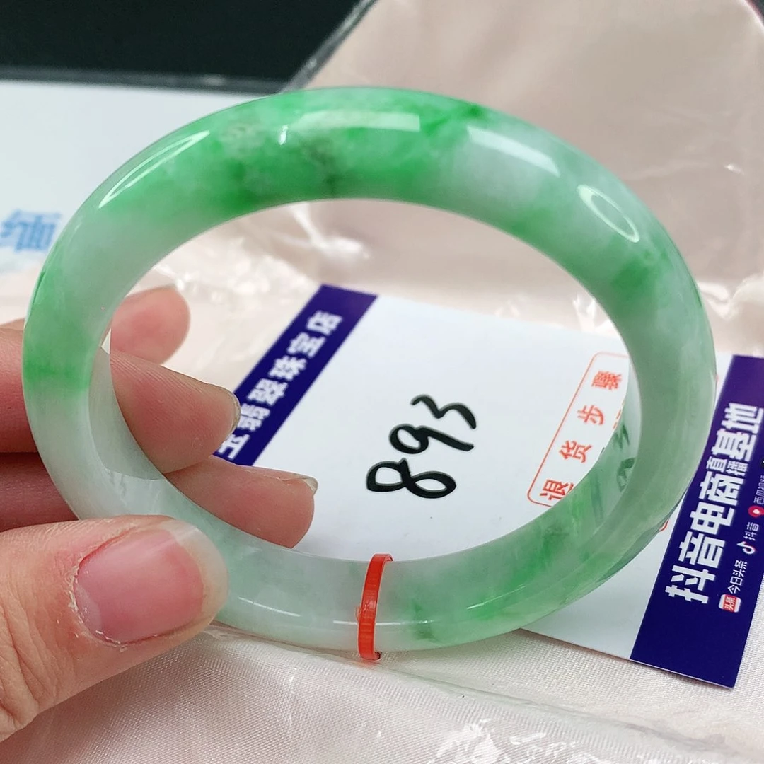 翡翠手镯未镶嵌翡翠