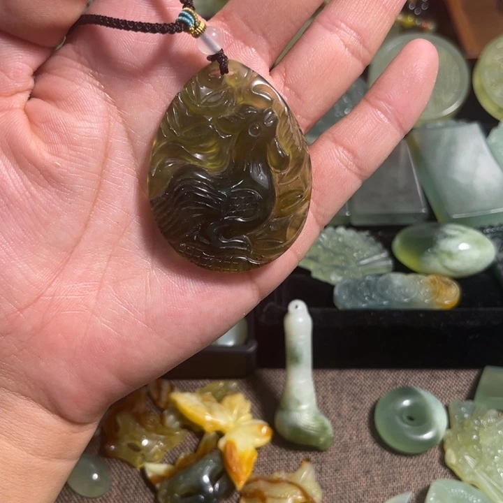 合金蛇纹石玉颈饰