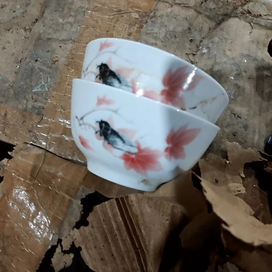 摆件盘子碗茶壶啥都有