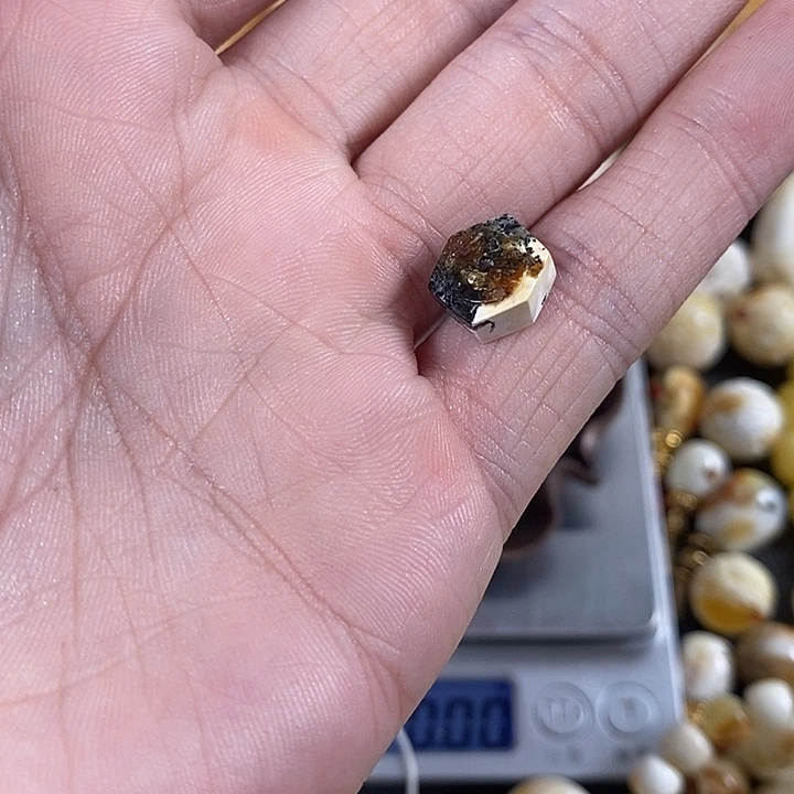 琥珀未镶嵌珠宝奇石我