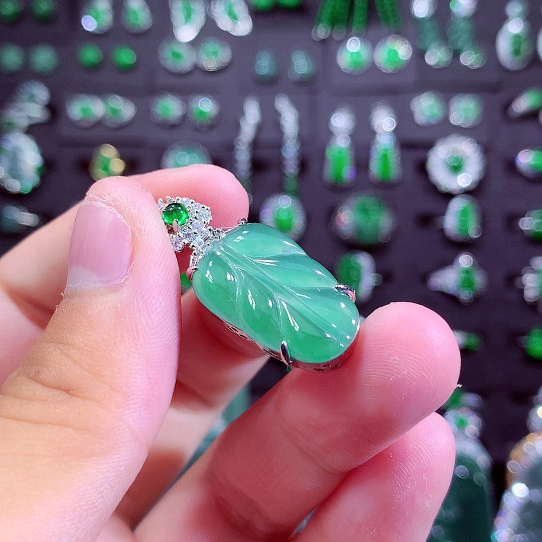 颈饰未镶嵌翡翠天然