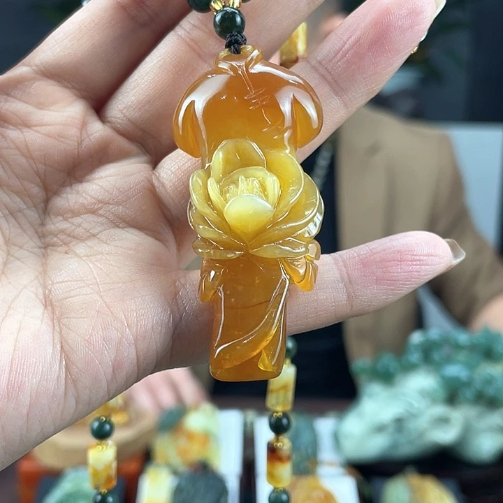 蛇纹石玉颈饰未镶嵌