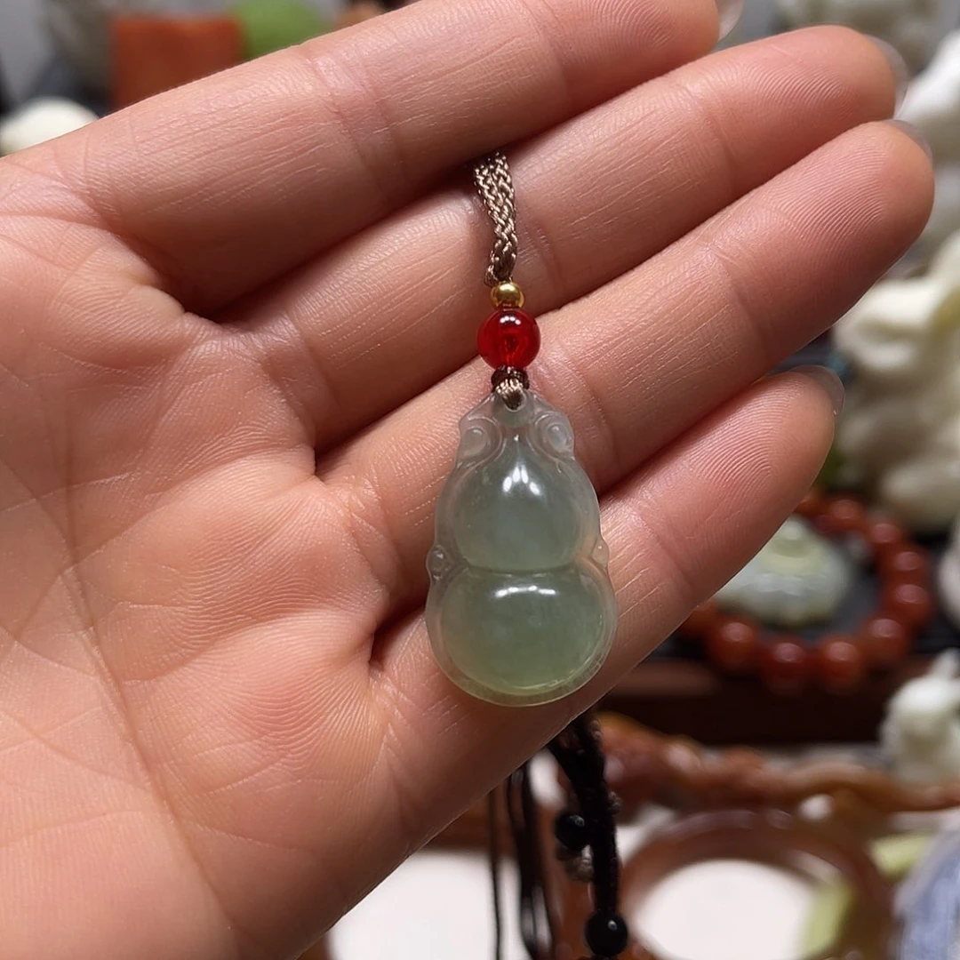 蛇纹石玉吊坠发一个未镶嵌