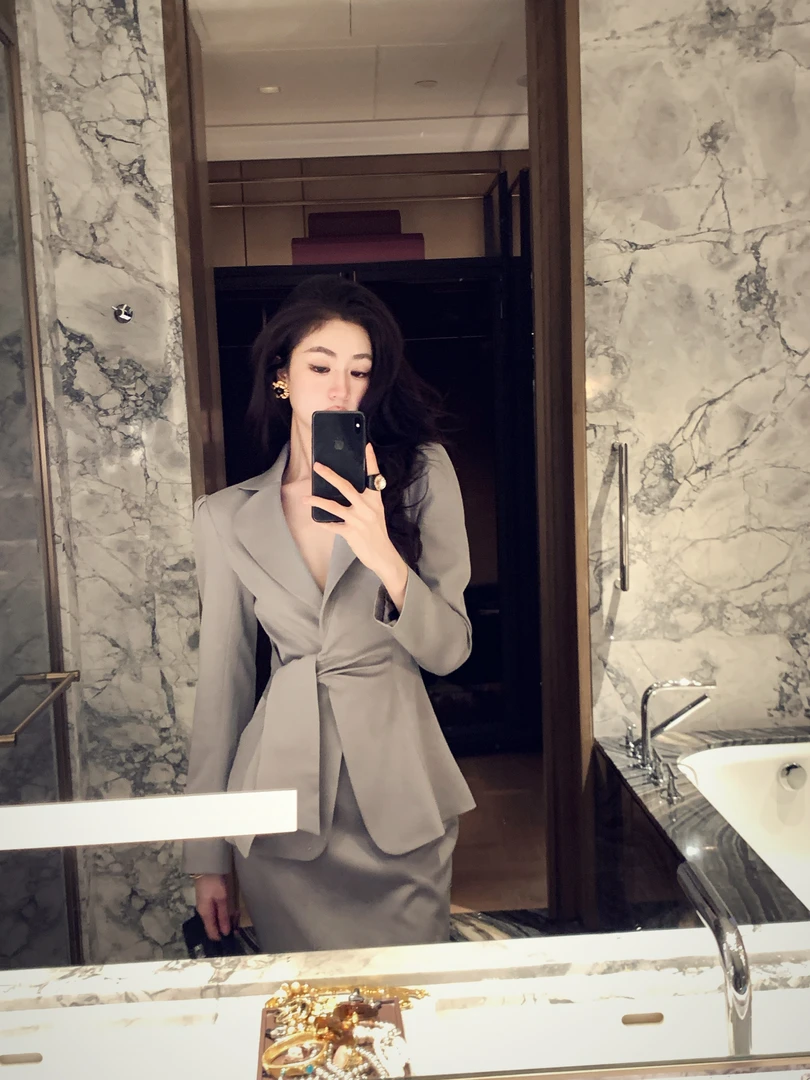 金南一  秋季气质收腰修身设计感包臀半裙西装套装