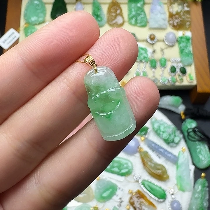 翡翠18K金镶嵌颈饰