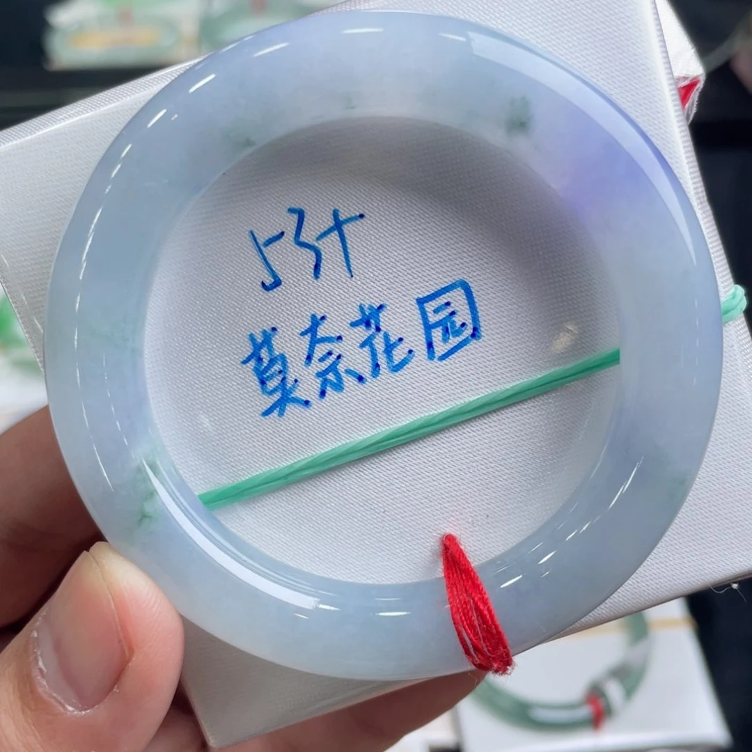 翡翠手镯未镶嵌翡翠手镯