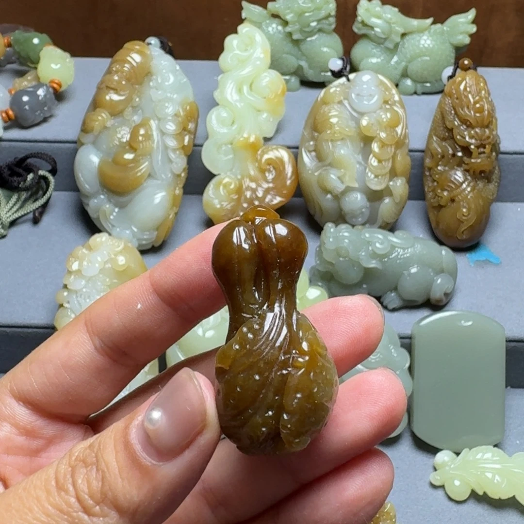 和田玉未镶嵌颈饰