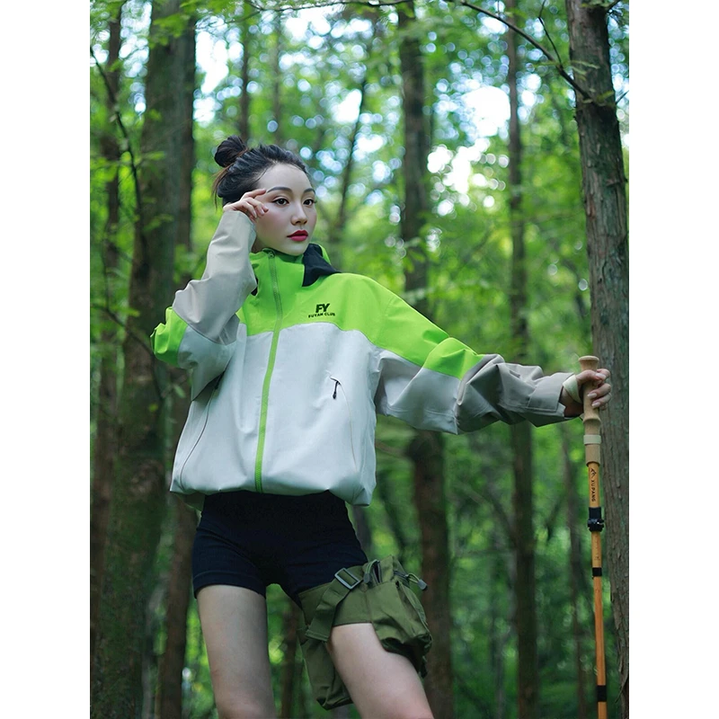 芙沿绿白拼色冲锋衣外套女2025新款三合一户外防风耐磨徒步登山服