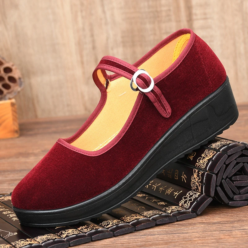 女士透气红色老北京风格布鞋单鞋松糕底适合妈妈散步跳广场舞蹈轻