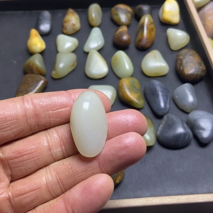 名***剑和田玉（糖玉）未镶嵌珠宝奇石