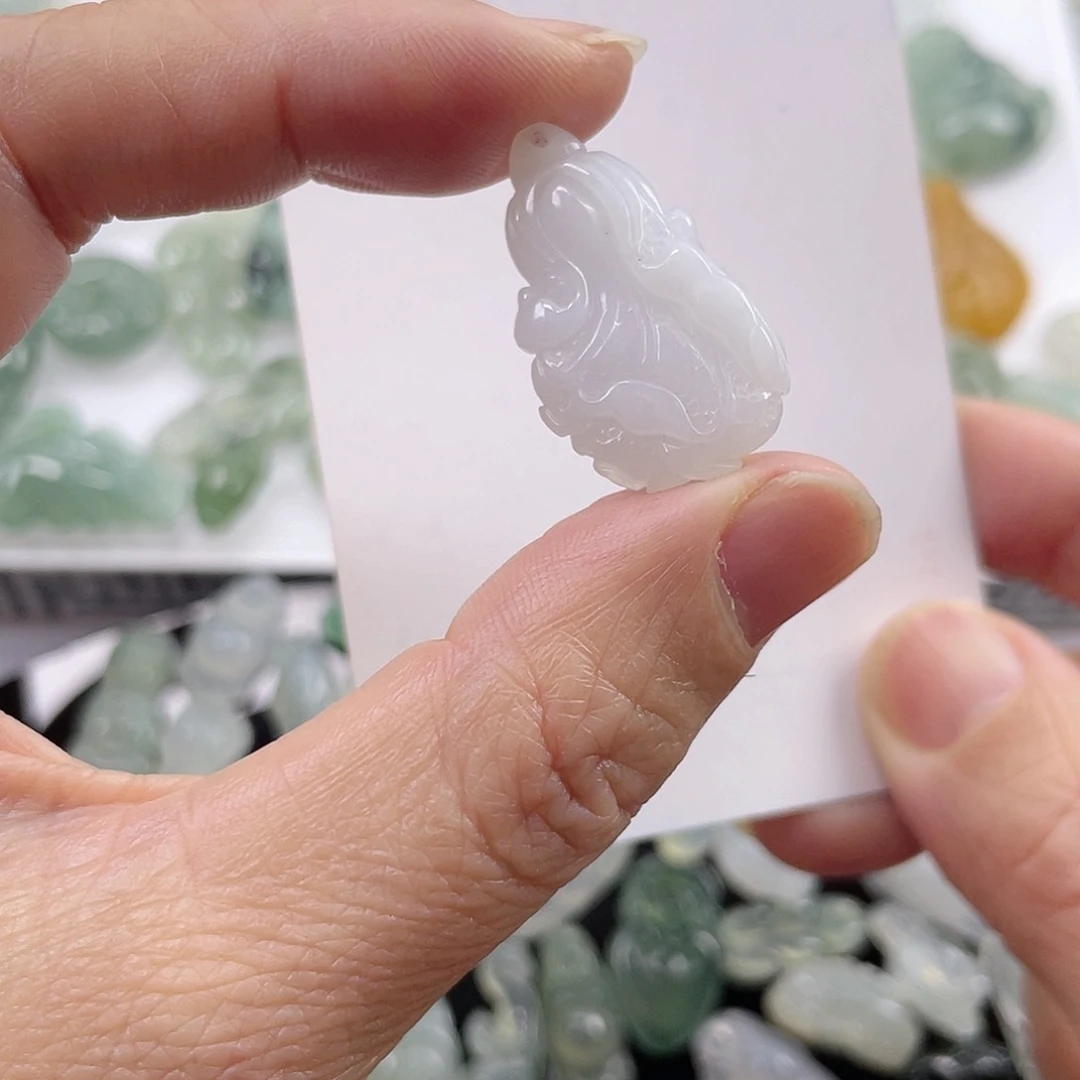 翡翠颈饰未镶嵌白菜