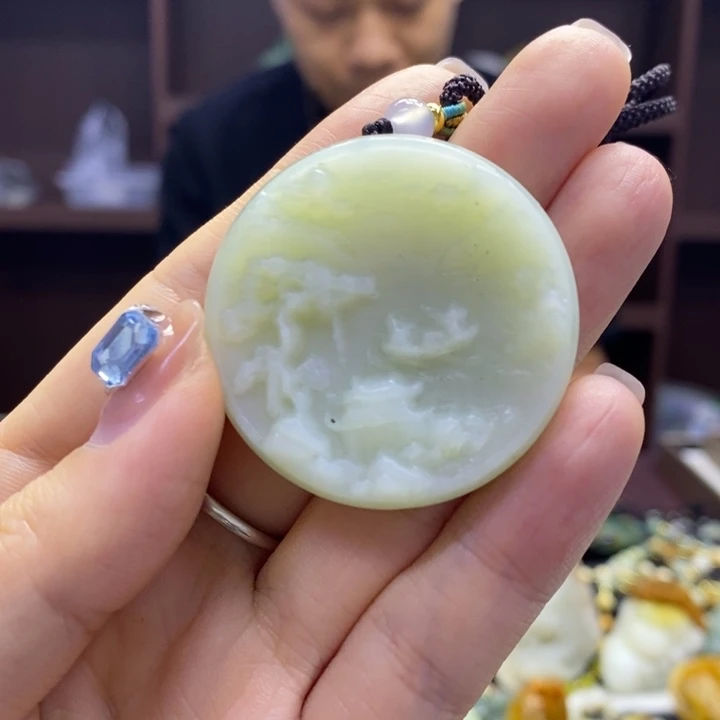 蛇纹石玉未镶嵌颈饰