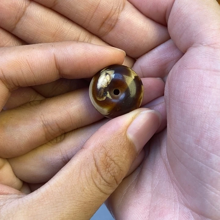 未镶嵌琥珀珠宝奇石