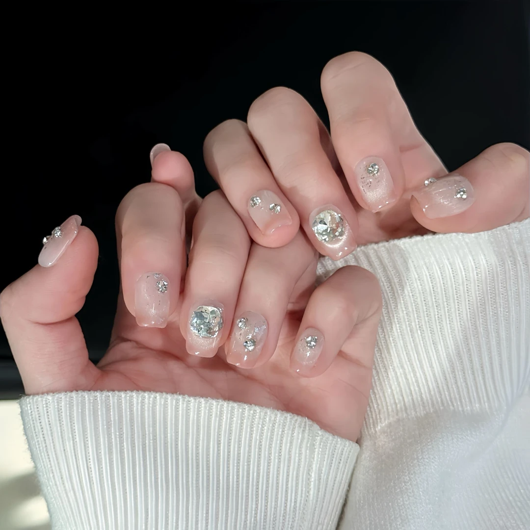 宏飞穿戴甲秋冬新款爆闪镶钻裸色高级感显白精致纯手工穿戴甲