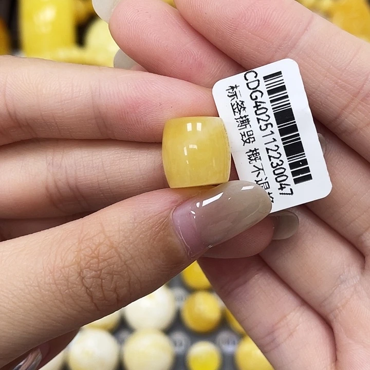 琥珀未镶嵌裸石11.5*11.3mm直切瑕 0047