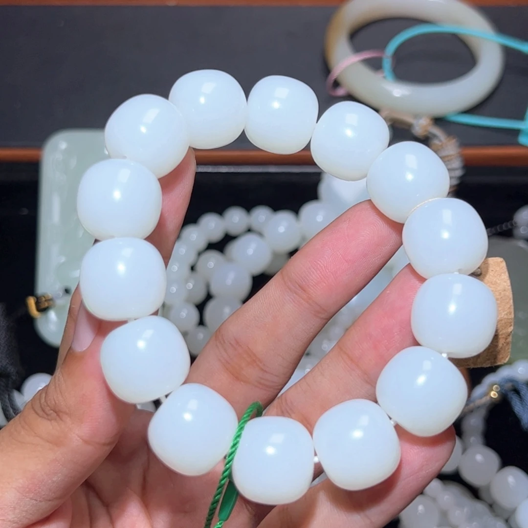 小***瓜和田玉未镶嵌颈饰