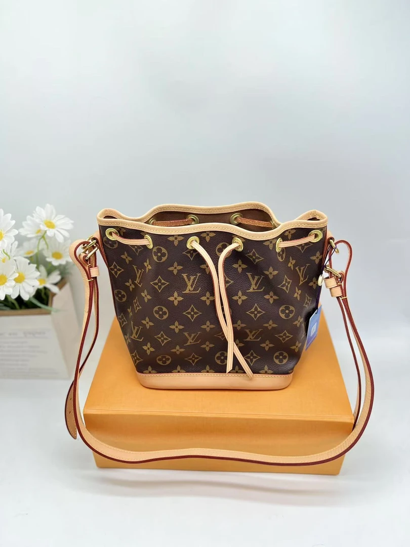 99新 LouisVuitton/路易威登 98新/水桶包/noe bb老花水桶包