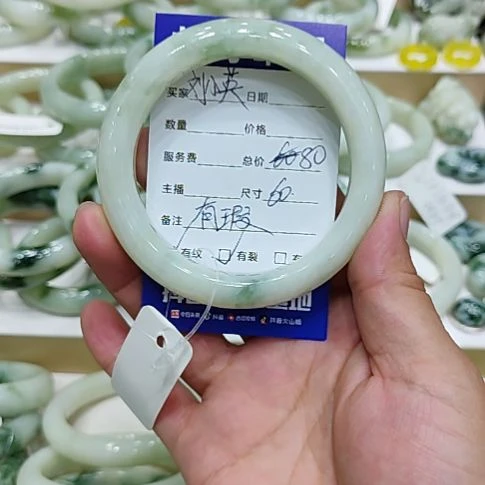 刘***英未镶嵌透闪石-蛇纹石玉手镯