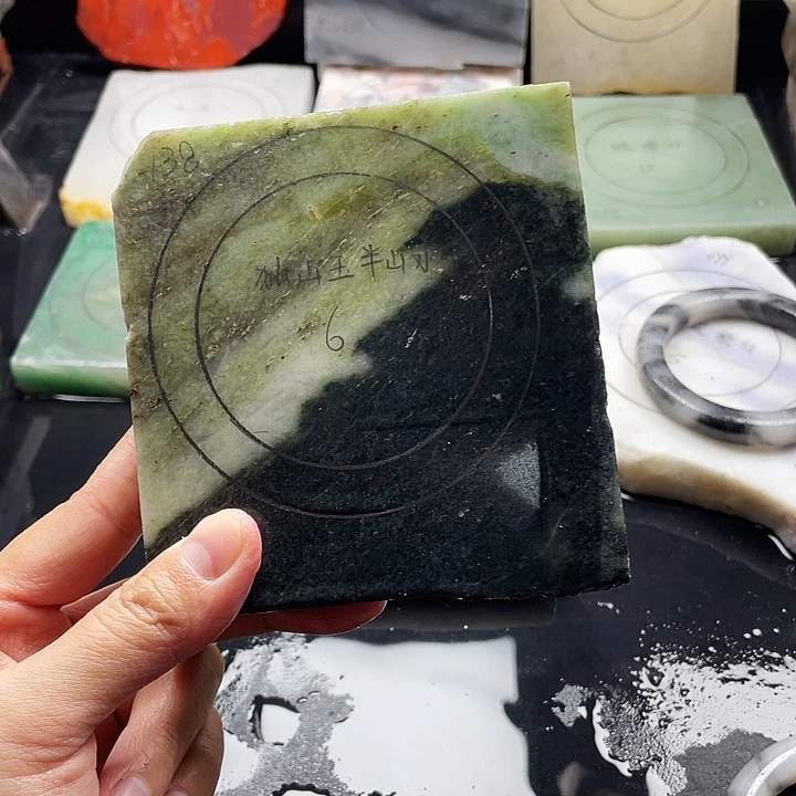 石英质玉未镶嵌手镯定制