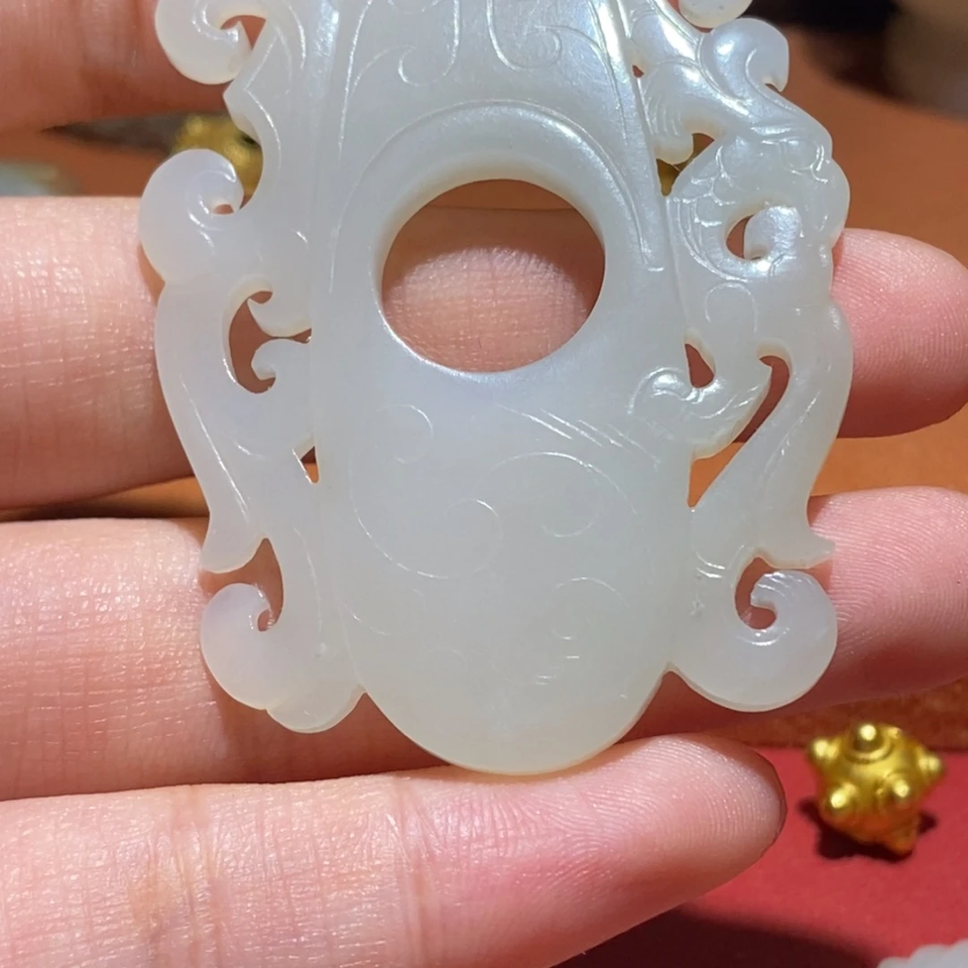 用***8和田玉未镶嵌挂件