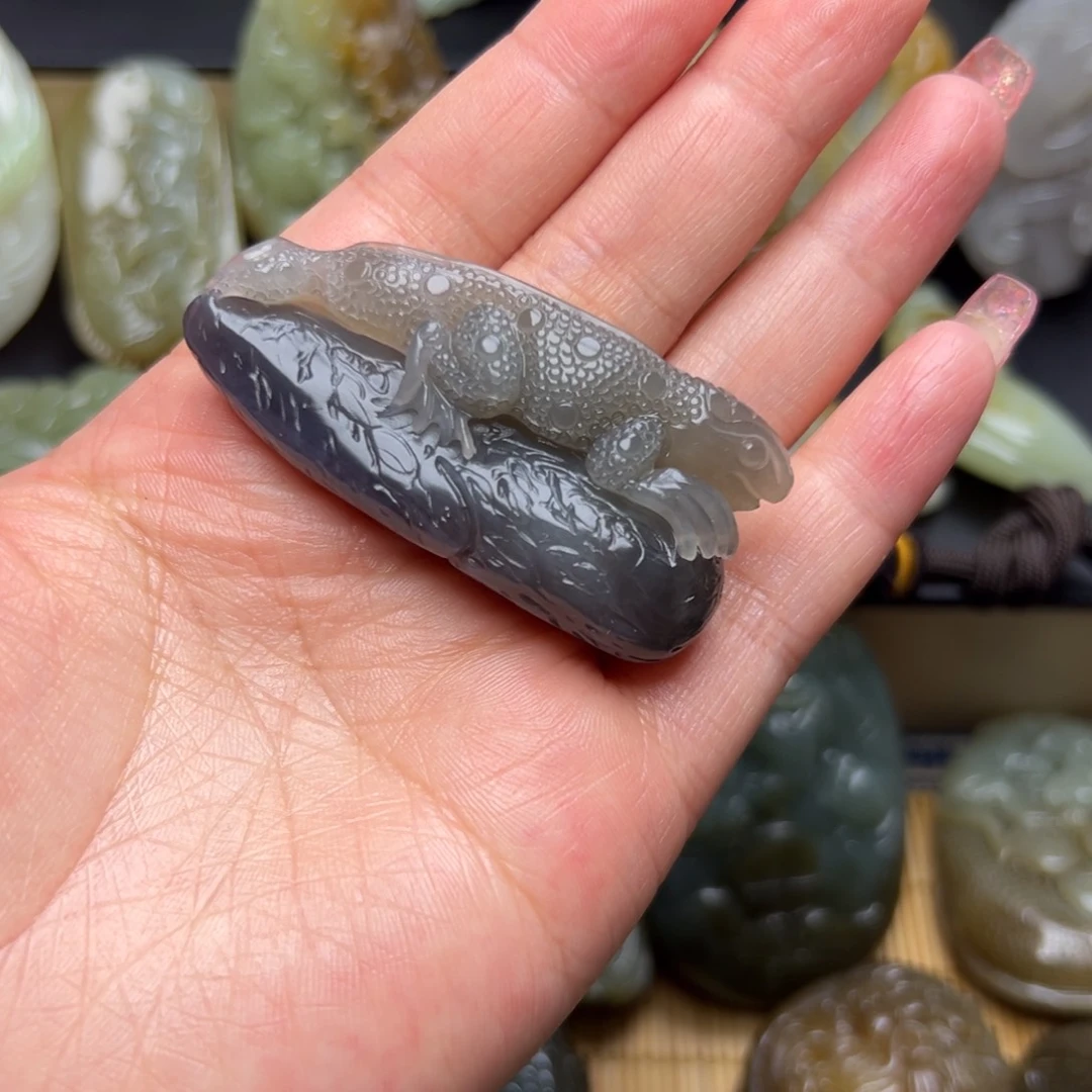 和田玉未镶嵌颈饰清**在