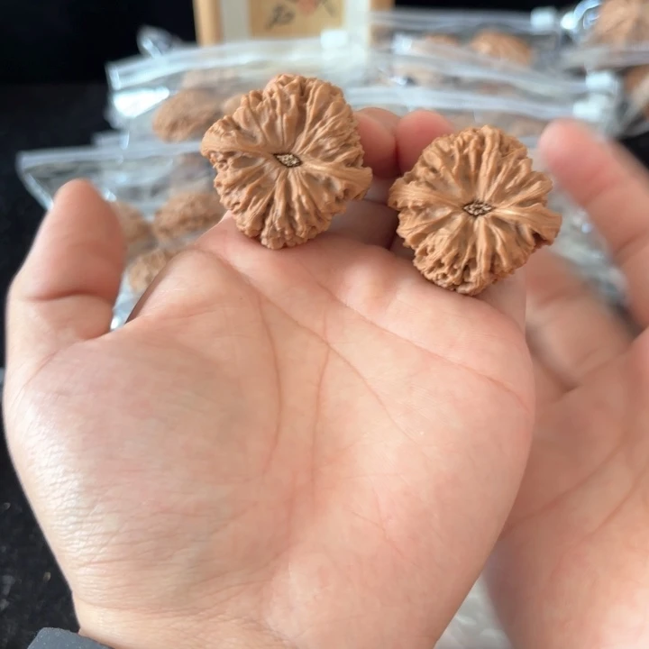 文玩核桃吊坠果***果南将