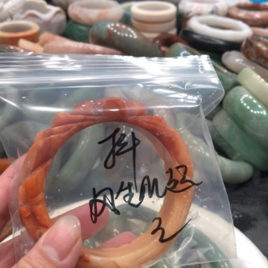 未镶嵌石英质玉珠宝半成品风****心