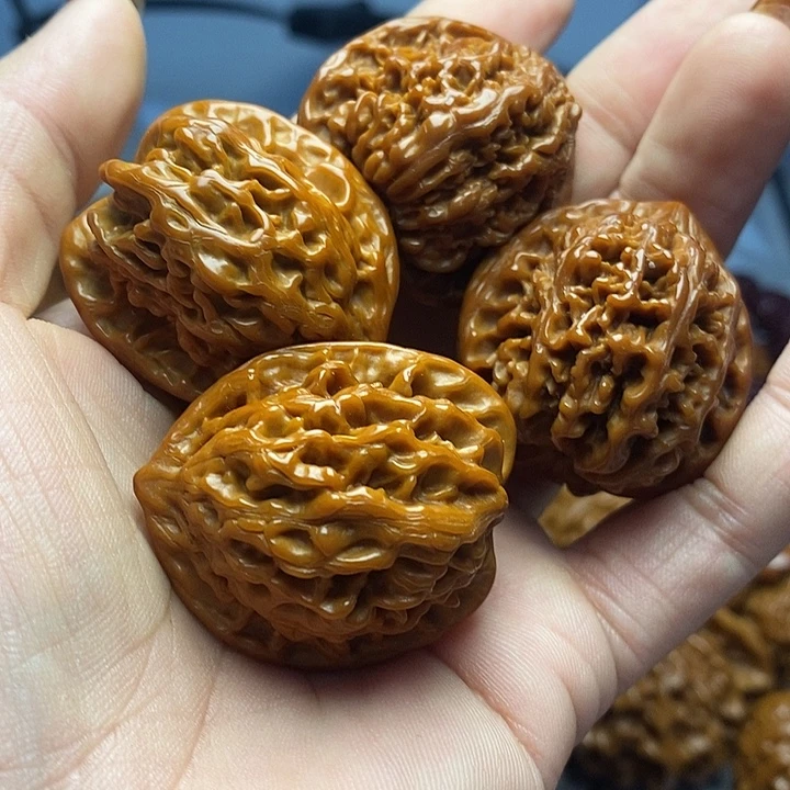 文玩核桃吊坠两对
