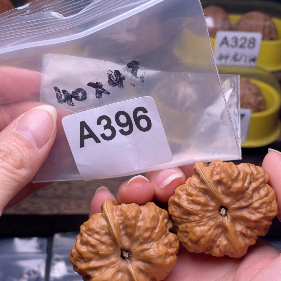 纳***哥文玩核桃吊坠三角蛤蟆头