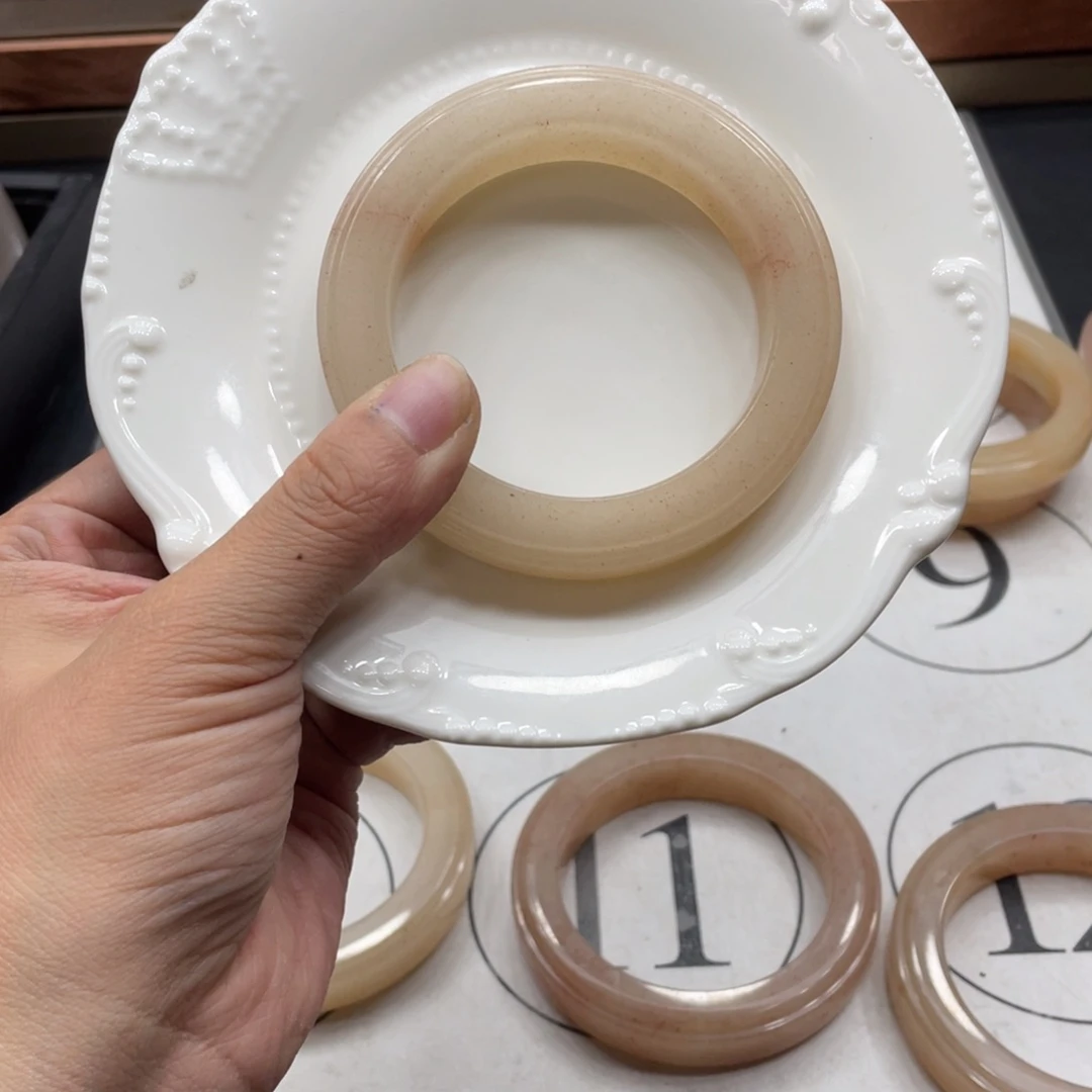 大***~石英质玉手镯未镶嵌