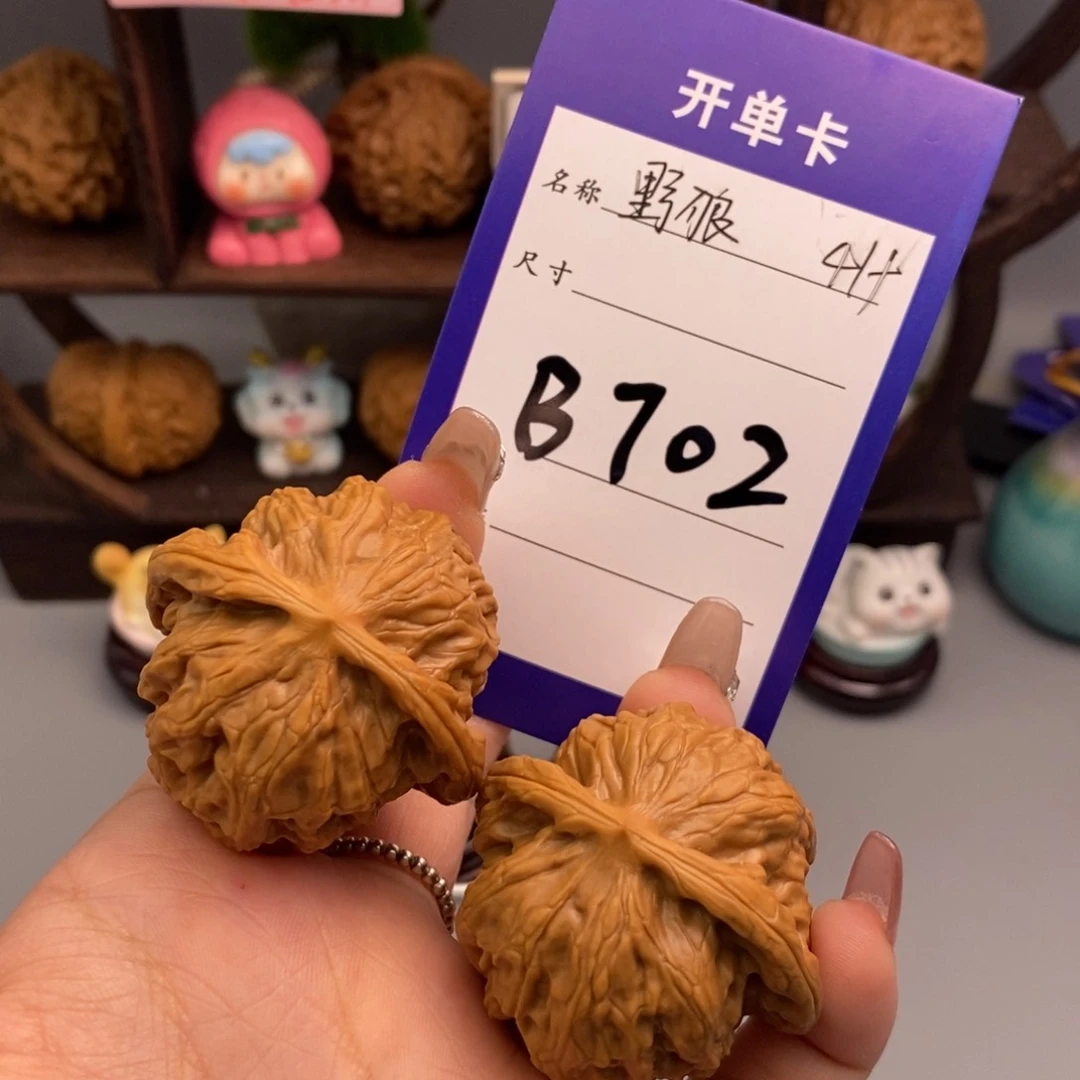 文玩核桃吊坠野狼