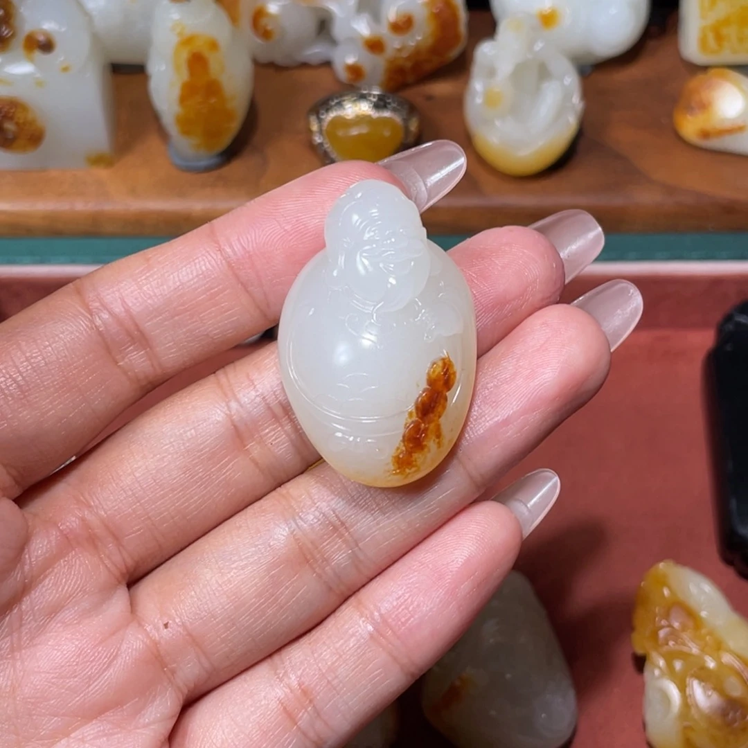 颈饰未镶嵌和田玉（糖玉）