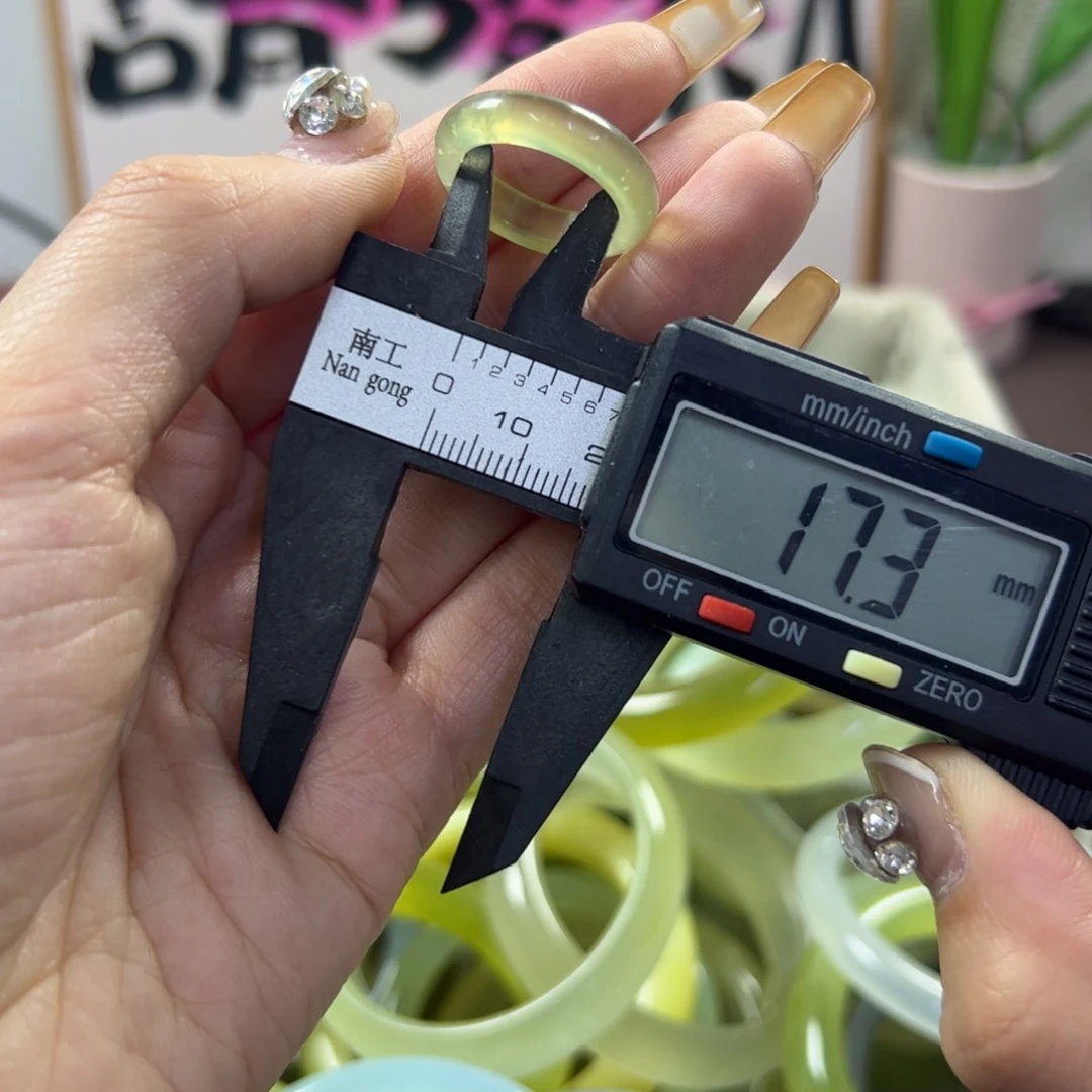 蛇纹石玉手镯未镶嵌1