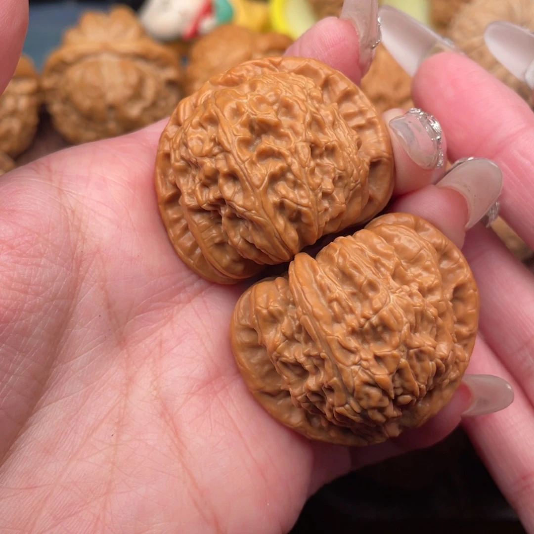 文玩核桃吊坠全品，延庆老树白狮子40