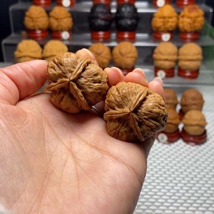 文玩核桃把件20铁三角