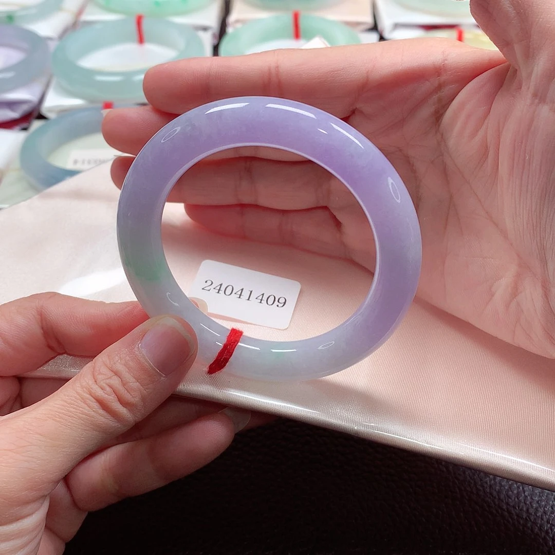 翡翠手镯（圆镯）未镶嵌天然A货翡翠手镯