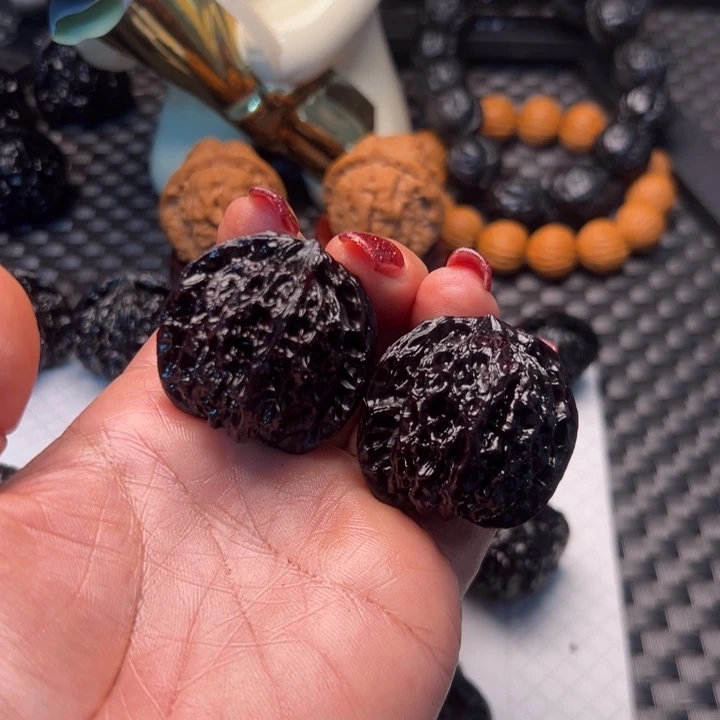 文玩核桃虎头37尺寸